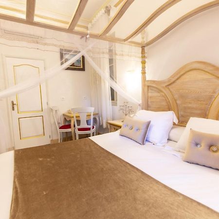 Chambre A Baldaquin Maison De L'Eglise Du Couvent Narbonne Kültér fotó