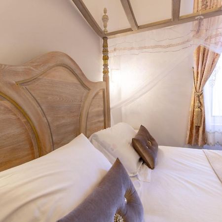 Chambre A Baldaquin Maison De L'Eglise Du Couvent Narbonne Kültér fotó